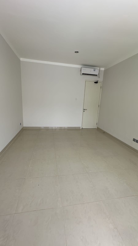 Disewa Rumah 2 Lantai Semi Furnished Siap Huni dengan KT 4+1 dan KM 3+1 Hunian Nyaman dan Asri @Bintaro, Sektor 7