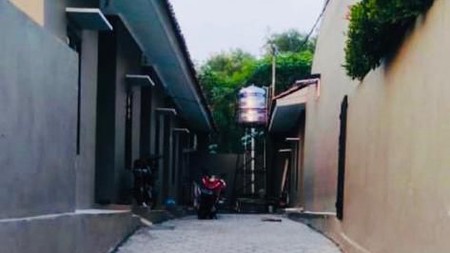Dijual Rumah Lokasi Strategis ada 7 Pintu Kontrakan di Dalamnya dengan 1 KT 1 KM Sertifikat SHM