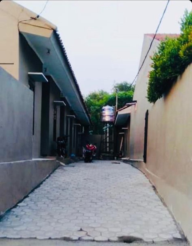 Dijual Rumah Lokasi Strategis ada 7 Pintu Kontrakan di Dalamnya dengan 1 KT 1 KM Sertifikat SHM