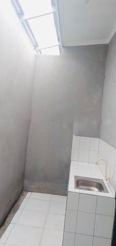 Dijual Rumah Lokasi Strategis ada 7 Pintu Kontrakan di Dalamnya dengan 1 KT 1 KM Sertifikat SHM