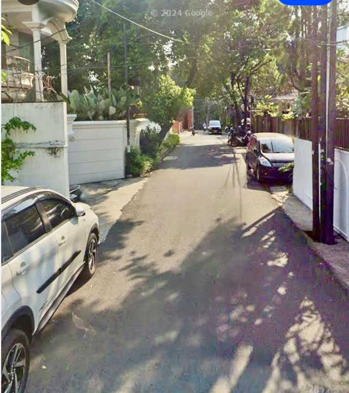 Rumah 2½ Lantai Siap Huni dengan Hunian Nyaman dan Asri @Jakarta Selatan