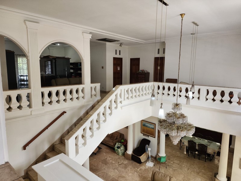 Rumah Hunian 5BR Di Daerah Kebayoran Lama, Jakarta Selatan