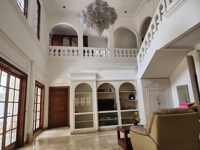 Rumah Hunian 5BR Di Daerah Kebayoran Lama, Jakarta Selatan