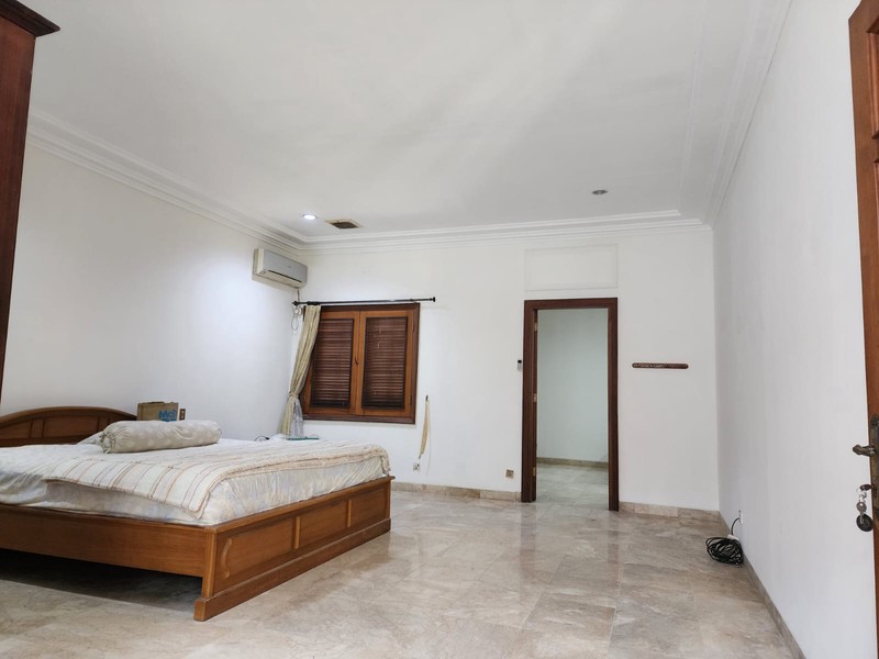 Rumah Hunian 5BR Di Daerah Kebayoran Lama, Jakarta Selatan