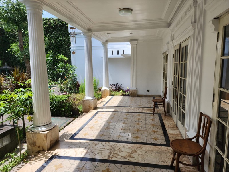 Rumah Hunian 5BR Di Daerah Kebayoran Lama, Jakarta Selatan