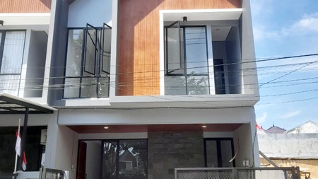 Rumah Baru Gress !!! di Manyar Tirtoyoso Utara Surabaya Timur, Minimalis, 2 Lantai... SUDAH READY BURUANN !!!