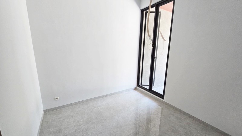 Rumah Baru Gress !!! di Manyar Tirtoyoso Utara Surabaya Timur, Minimalis, 2 Lantai... SUDAH READY BURUANN !!!