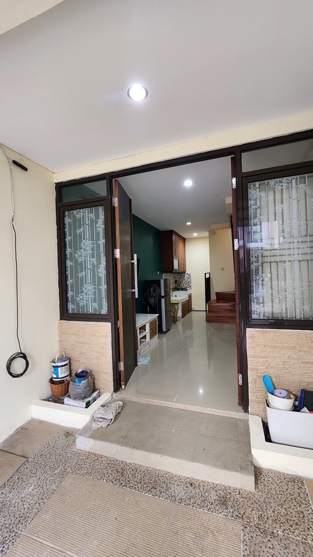 Rumah Baru. Bagus, Minimalis. Strategis dekat pintu Tol di Krukut Depok