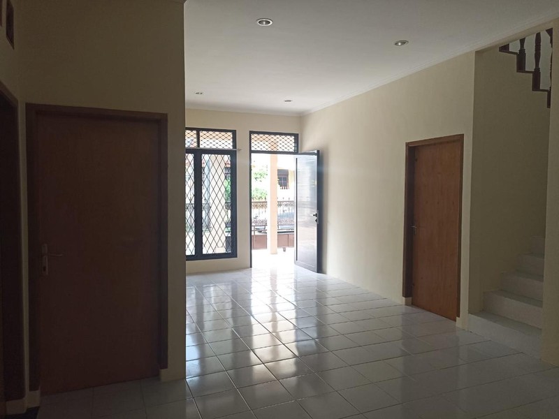 Disewakan Rumah 2 lantai di Wisma Cakra Cinere Depok