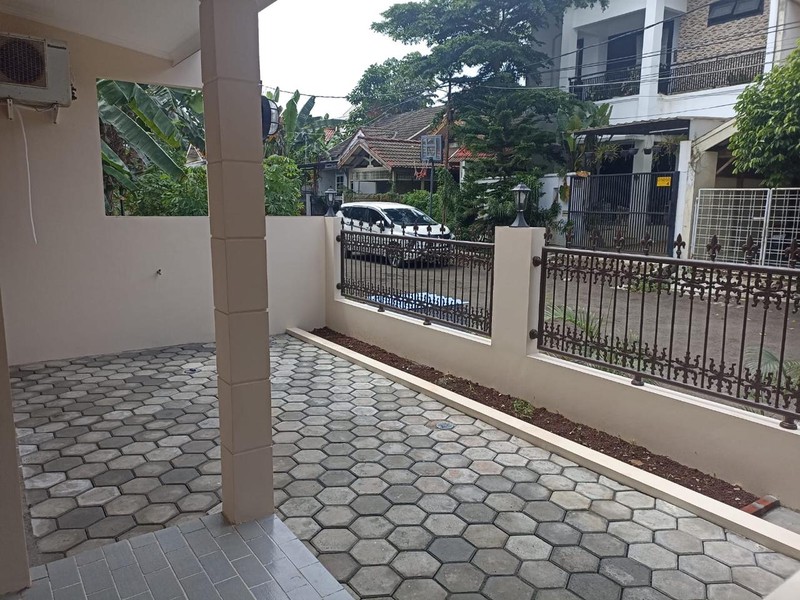 Disewakan Rumah 2 lantai di Wisma Cakra Cinere Depok
