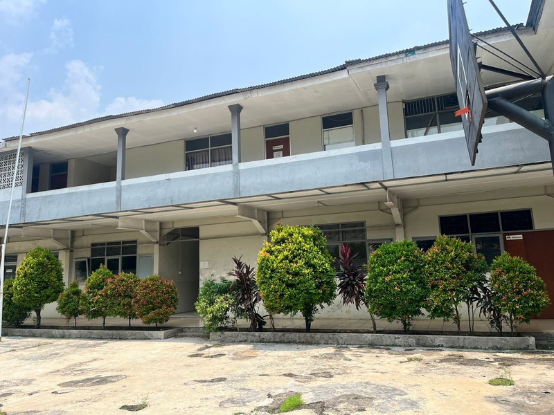 Dijual Gedung Bekas Sekolah dengan halaman luas lokasi di Pamulang