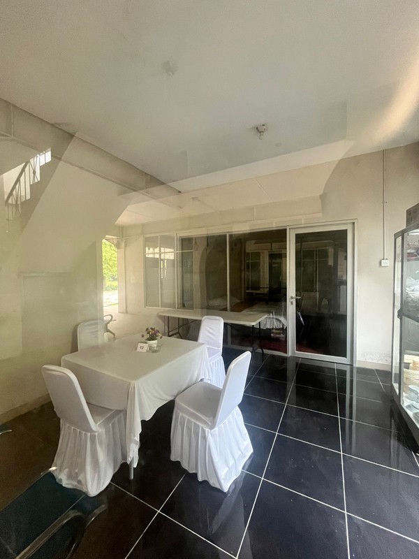 Dijual Gedung Bekas Sekolah dengan halaman luas lokasi di Pamulang