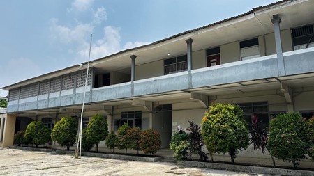 Dijual Gedung Bekas Sekolah dengan halaman luas lokasi di Pamulang