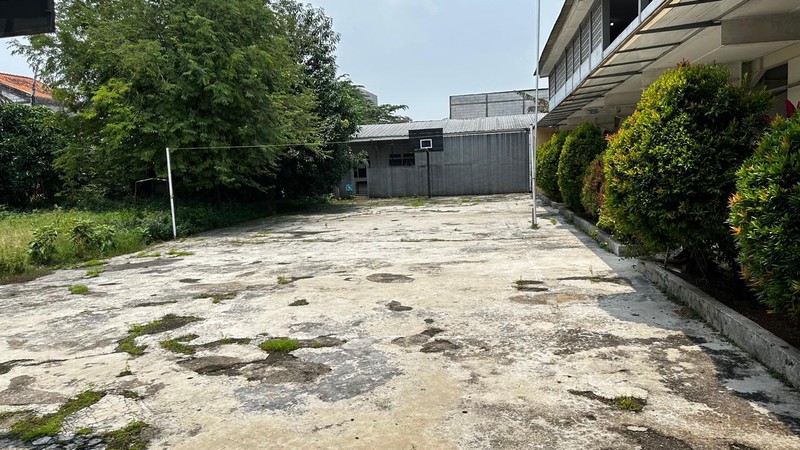 Dijual Gedung Bekas Sekolah dengan halaman luas lokasi di Pamulang
