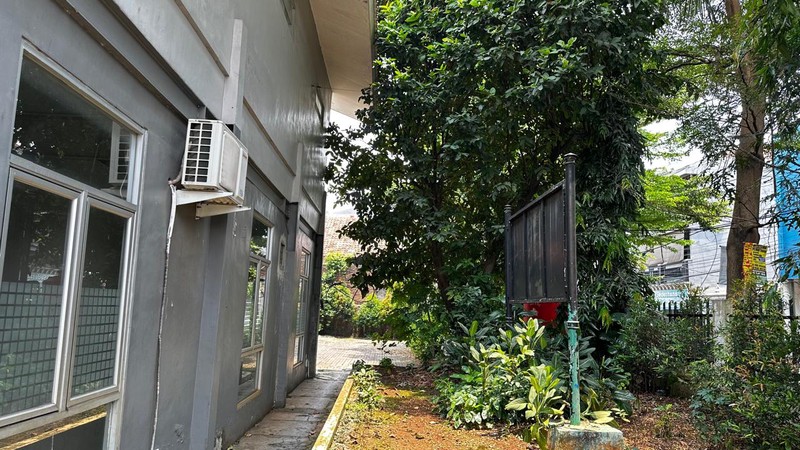 Dijual Gedung Bekas Sekolah dengan halaman luas lokasi di Pamulang