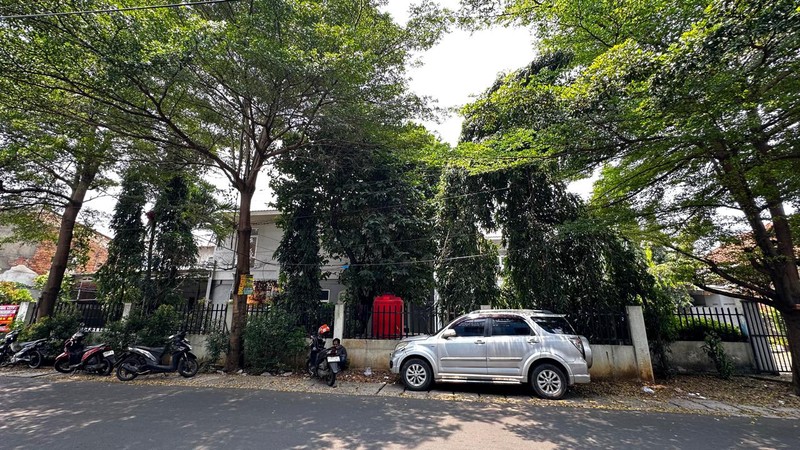 Dijual Gedung Bekas Sekolah dengan halaman luas lokasi di Pamulang