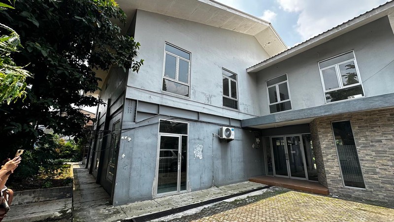 Dijual Gedung Bekas Sekolah dengan halaman luas lokasi di Pamulang