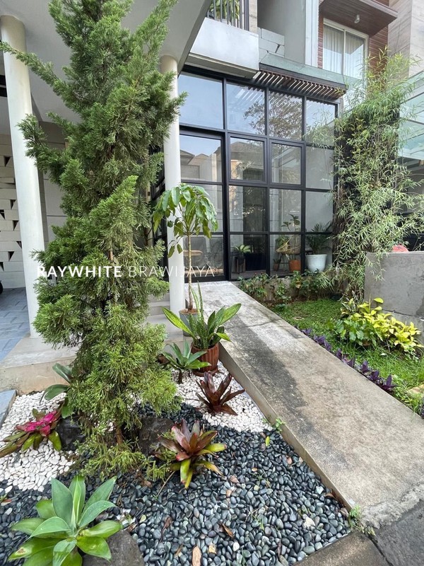 Rumah Modern Minimalis Area Serenia Hills - Cluster Titan