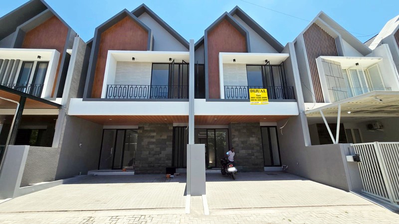 Rumah Baru Gress !!! di Manyar Tirtoyoso Utara Surabaya Timur, Minimalis, 2 Lantai... READY 2 UNIT BURUANN !!!