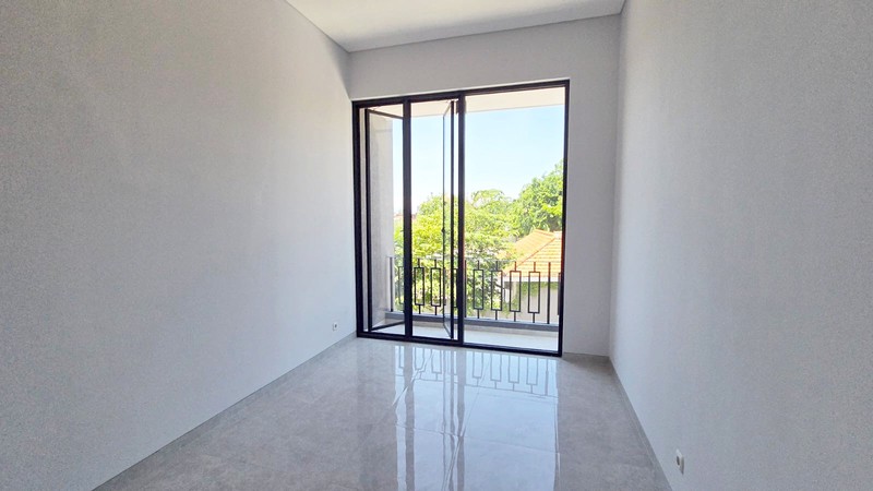 Rumah Baru Gress !!! di Manyar Tirtoyoso Utara Surabaya Timur, Minimalis, 2 Lantai... READY 2 UNIT BURUANN !!!