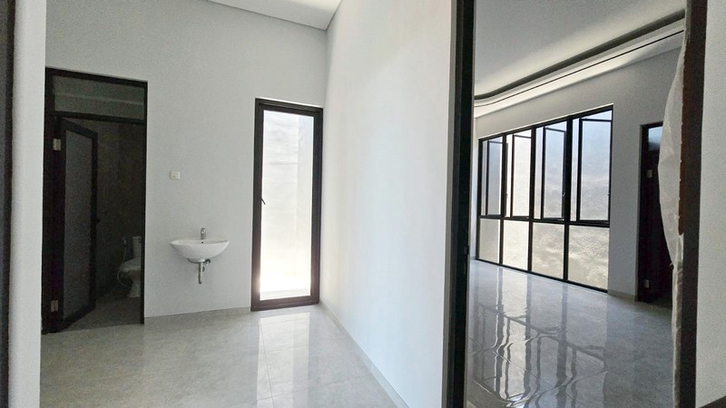 Rumah Baru Gress !!! di Manyar Tirtoyoso Utara Surabaya Timur, Minimalis, 2 Lantai... READY 2 UNIT BURUANN !!!