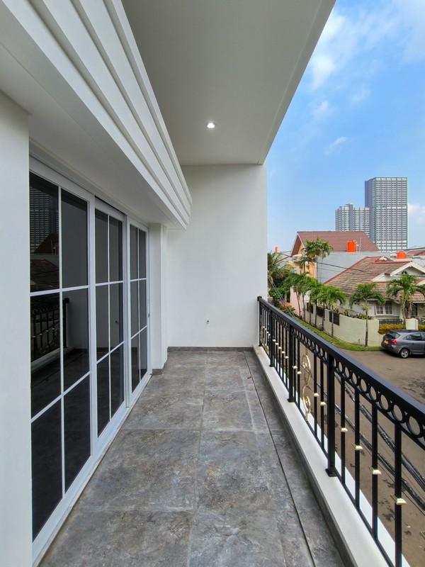 Rumah Besar,mewah,dalam cluster,securty 24 jam di Bintaro Jaya 9