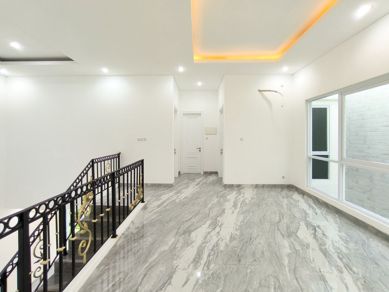 Rumah Besar,mewah,dalam cluster,securty 24 jam di Bintaro Jaya 9