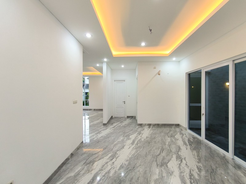 Rumah Besar,mewah,dalam cluster,securty 24 jam di Bintaro Jaya 9