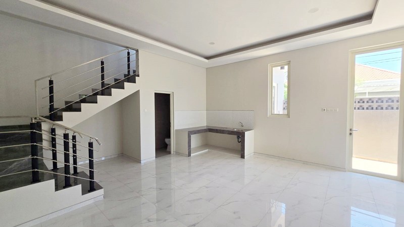 Rumah Baru Gress !!! di Manyar Tirtoyoso Utara Surabaya Timur, Minimalis, 2 Lantai, Lokasi Hook/Pojokan... SUDAH READY BURUANN !!!