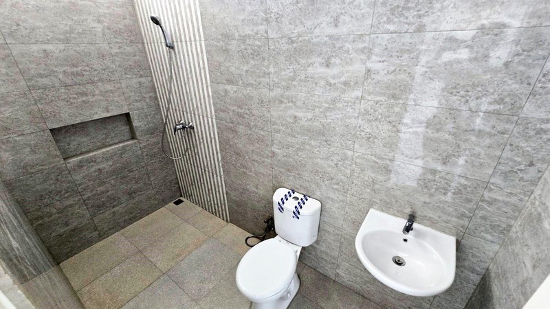 Rumah Baru Gress !!! di Manyar Tirtoyoso Utara Surabaya Timur, Minimalis, 2 Lantai, Lokasi Hook/Pojokan... SUDAH READY BURUANN !!!