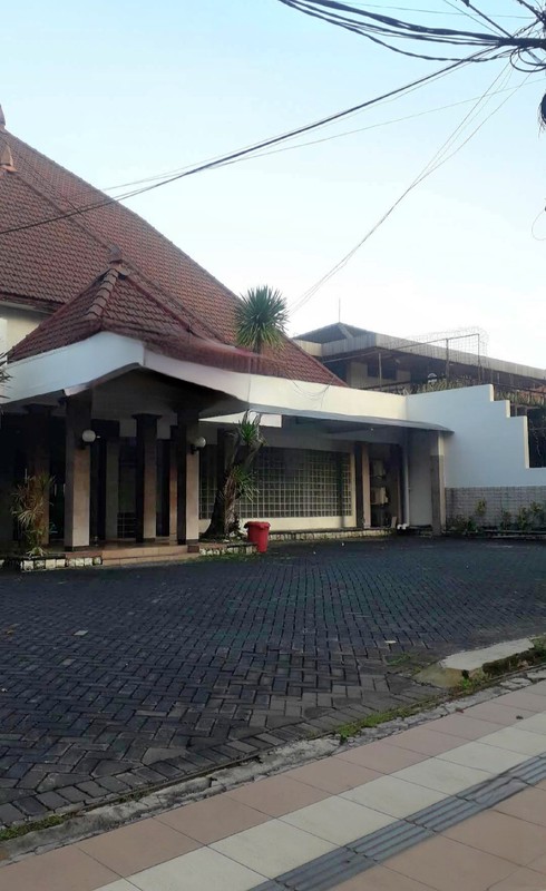 Dijual Rumah 863 m2 Rumah Raya Darmo - Tegalsari - Surabaya Pusat - Nol Jalan Raya - Parkiran Mobil Luas - Surat SHM - Cocok Buat Segala Usaha , Kantor, Bank, Resto, Cafe
