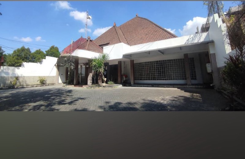 Dijual Rumah 863 m2 Rumah Raya Darmo - Tegalsari - Surabaya Pusat - Nol Jalan Raya - Parkiran Mobil Luas - Surat SHM - Cocok Buat Segala Usaha , Kantor, Bank, Resto, Cafe