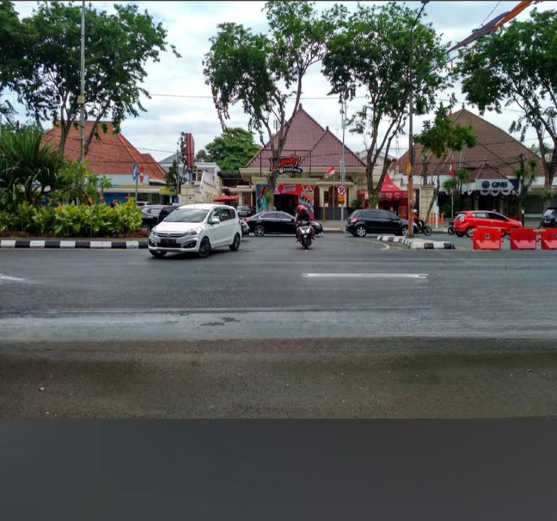 Dijual Rumah 863 m2 Rumah Raya Darmo - Tegalsari - Surabaya Pusat - Nol Jalan Raya - Parkiran Mobil Luas - Surat SHM - Cocok Buat Segala Usaha , Kantor, Bank, Resto, Cafe 