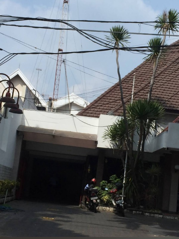 Dijual Rumah 863 m2 Rumah Raya Darmo - Tegalsari - Surabaya Pusat - Nol Jalan Raya - Parkiran Mobil Luas - Surat SHM - Cocok Buat Segala Usaha , Kantor, Bank, Resto, Cafe