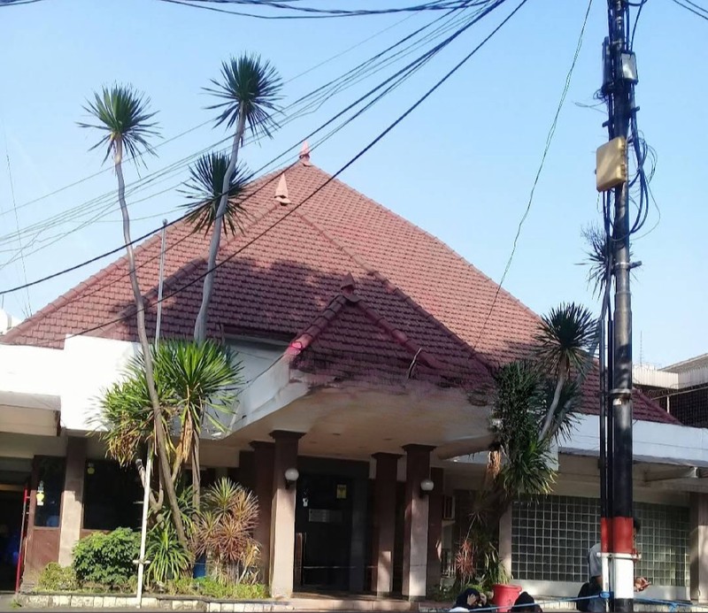 Dijual Rumah 863 m2 Rumah Raya Darmo - Tegalsari - Surabaya Pusat - Nol Jalan Raya - Parkiran Mobil Luas - Surat SHM - Cocok Buat Segala Usaha , Kantor, Bank, Resto, Cafe