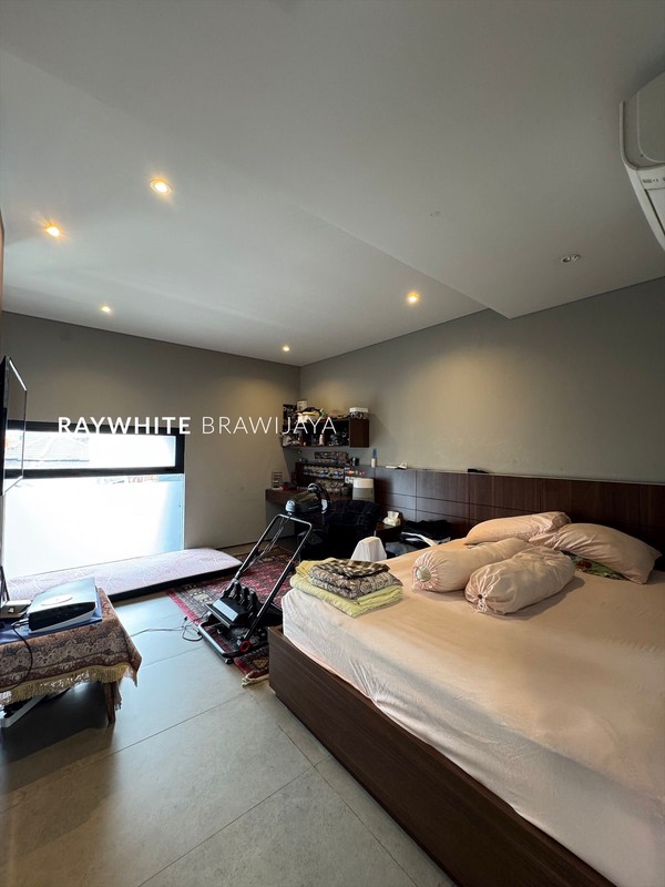 Rumah Modern Lokasi Strategis Area Bangka Kemang