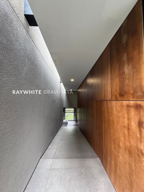 Rumah Modern Lokasi Strategis Area Bangka Kemang