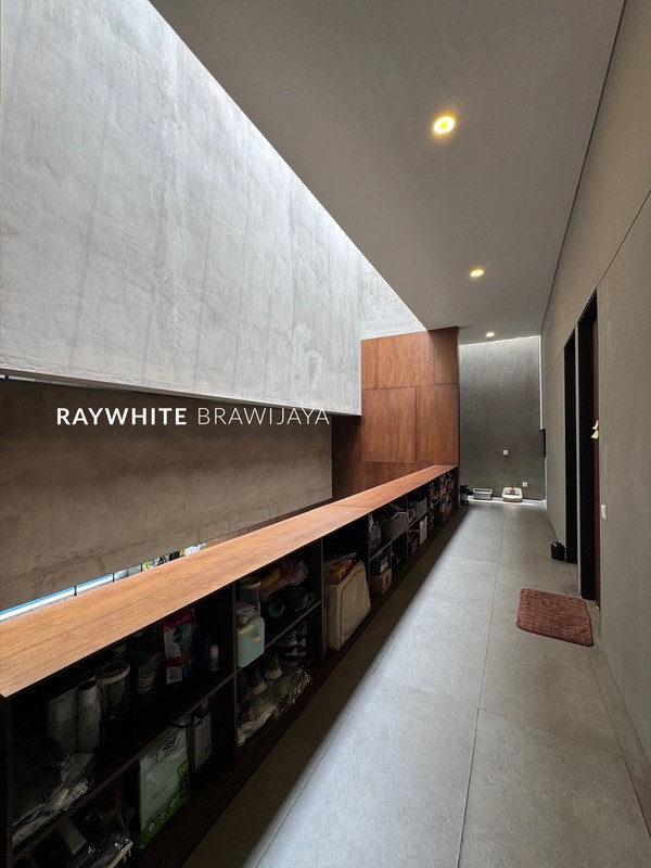 Rumah Modern Lokasi Strategis Area Bangka Kemang