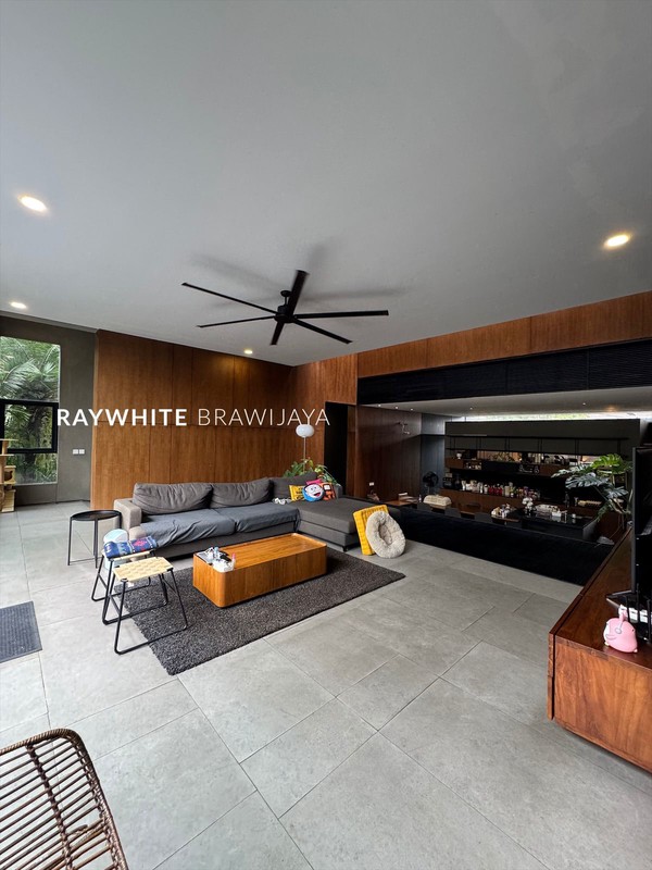Rumah Modern Lokasi Strategis Area Bangka Kemang