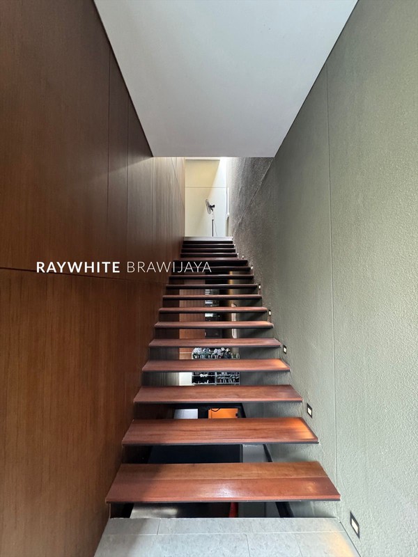 Rumah Modern Lokasi Strategis Area Bangka Kemang