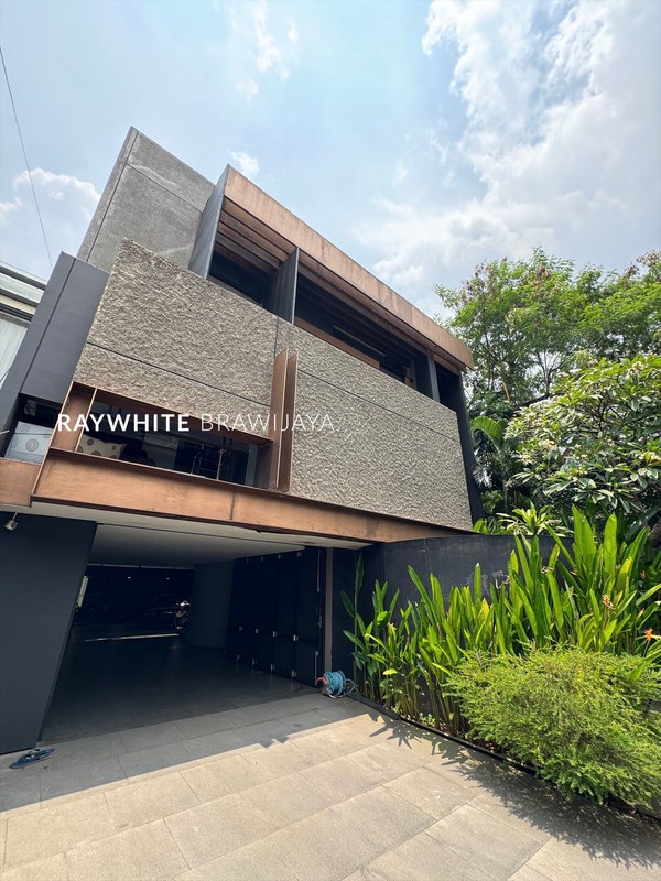 Rumah Modern Lokasi Strategis Area Bangka Kemang