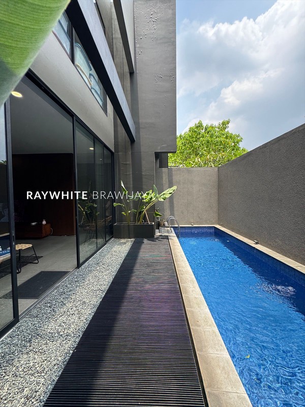 Rumah Modern Lokasi Strategis Area Bangka Kemang