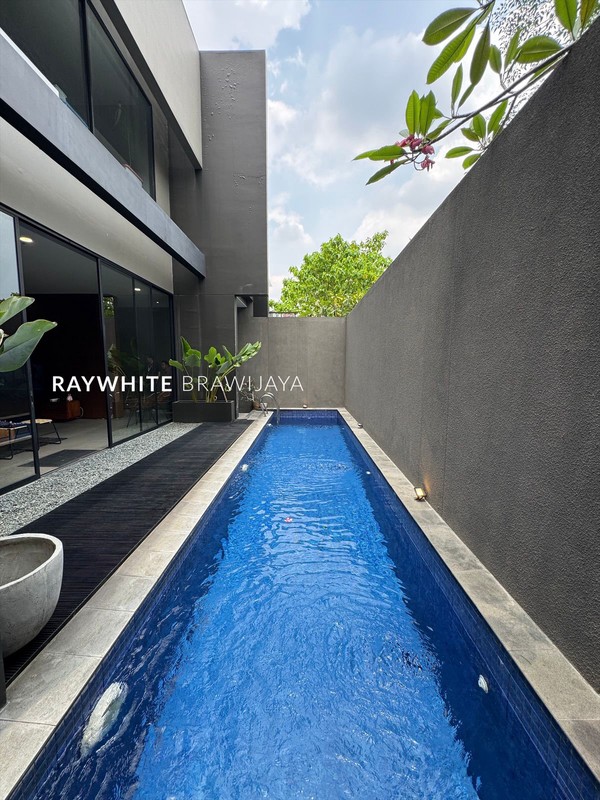Rumah Modern Lokasi Strategis Area Bangka Kemang