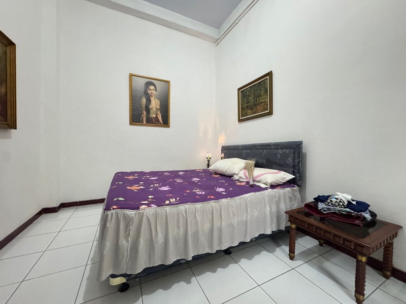 Rumah 3 Lantai Dengan 6 Kamar Tidur di Cinere Dalam Komplek Dekat Mall