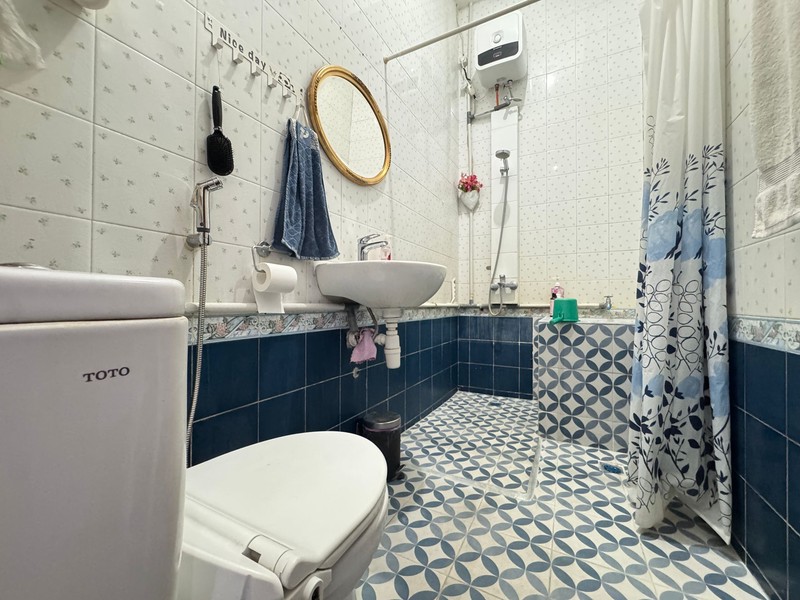 Rumah 3 Lantai Dengan 6 Kamar Tidur di Cinere Dalam Komplek Dekat Mall