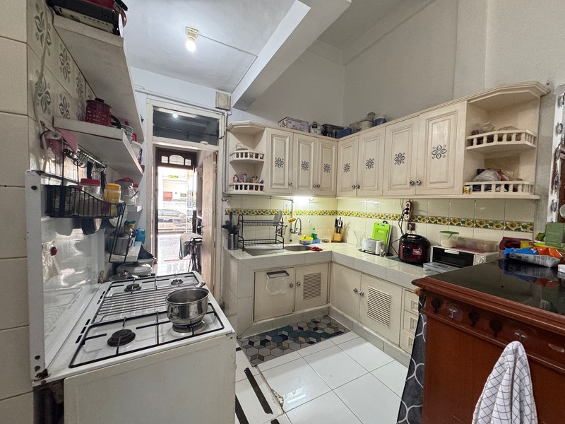 Rumah 3 Lantai Dengan 6 Kamar Tidur di Cinere Dalam Komplek Dekat Mall