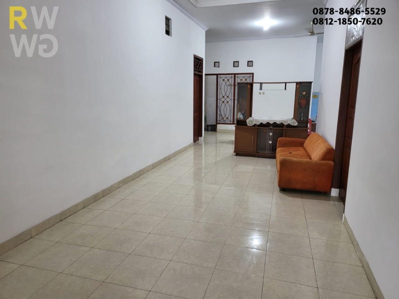 Rumah Dijual di Karawang Jaya - Hunian Strategis 3 Kamar, Garasi 2 Mobil, Siap Huni