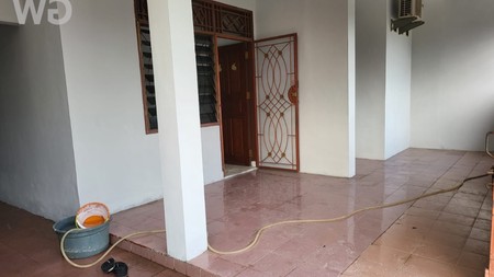 Dijual Rumah di Karawang Jaya - Hunian Strategis 3 Kamar, Garasi 2 Mobil, Siap Huni