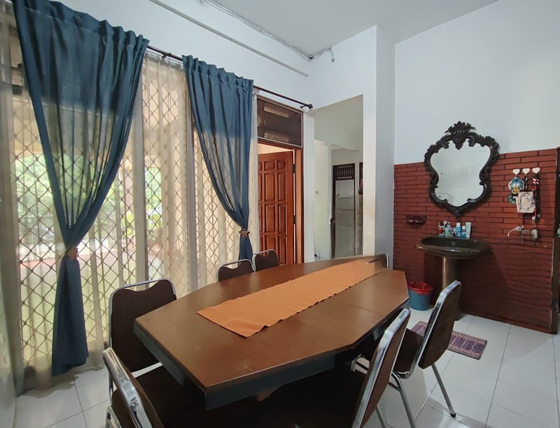 Rumah Hoek lokasi strategis dan Nyaman di Villa Gunung Lestari Ciputat