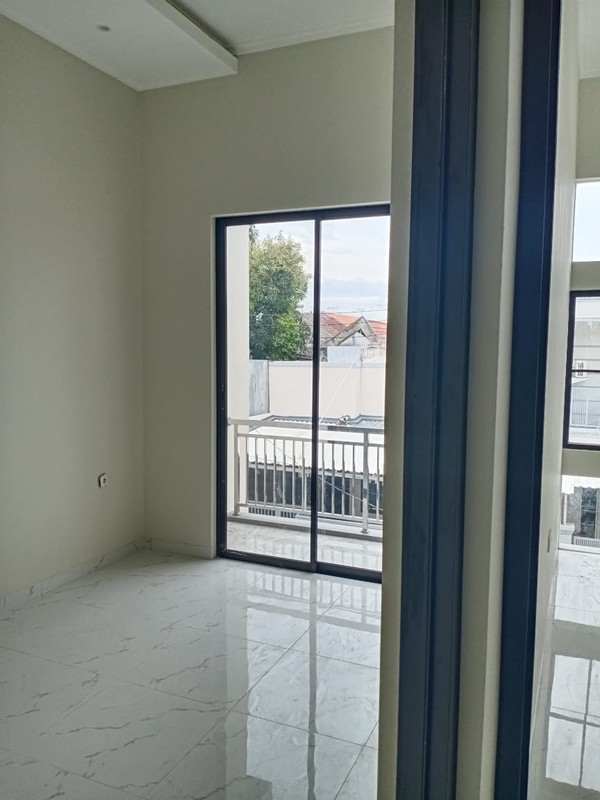 Hot Property! 2 Unit Rumah Baru di Klampis Anom Wisma Mukti, Harga 2 M-an Nego!